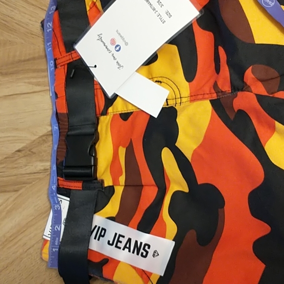 VIP Camo Sculpting Cargo Joggers 3/26 - Picture 4 of 11